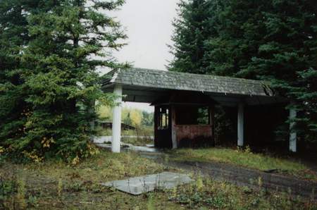 Hiawatha Drive-In Theatre - Ticket Booth 1998 Courtesy Eric Scott (newer photo)